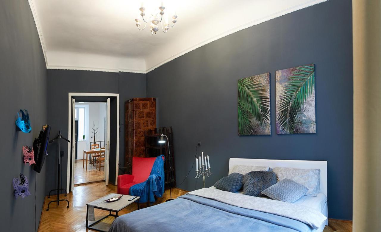 Stylish Apartments In The Center Lviv Exterior foto